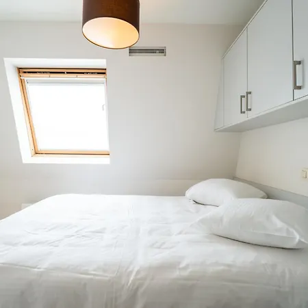 Bonito With Balcony & Harbour View By Interhome