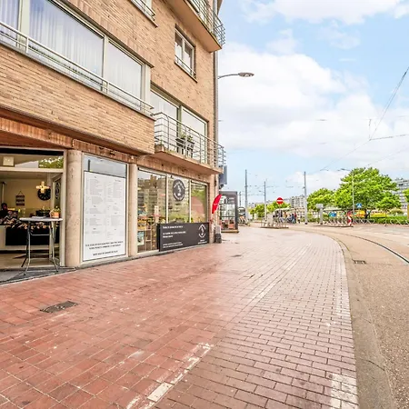 Bonito With Balcony & Harbour View By Interhome *