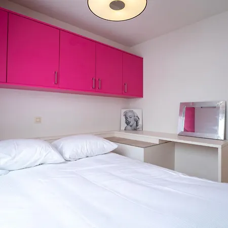 Bonito With Balcony & Harbour View By Interhome