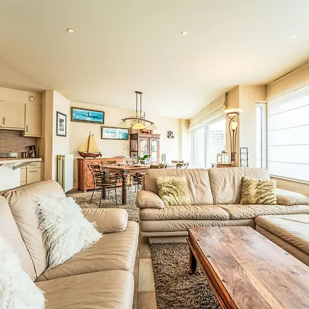 Bonito With Balcony & Harbour View By Interhome